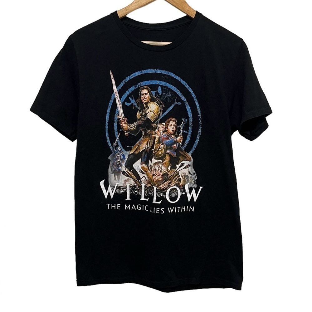 WILLOW Hot Topic The Magic Lies Within T Shirt Size Medium